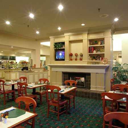 Hilton Garden Inn Tulsa Airport Экстерьер фото