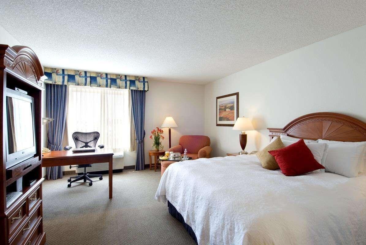 Hilton Garden Inn Tulsa Airport Экстерьер фото