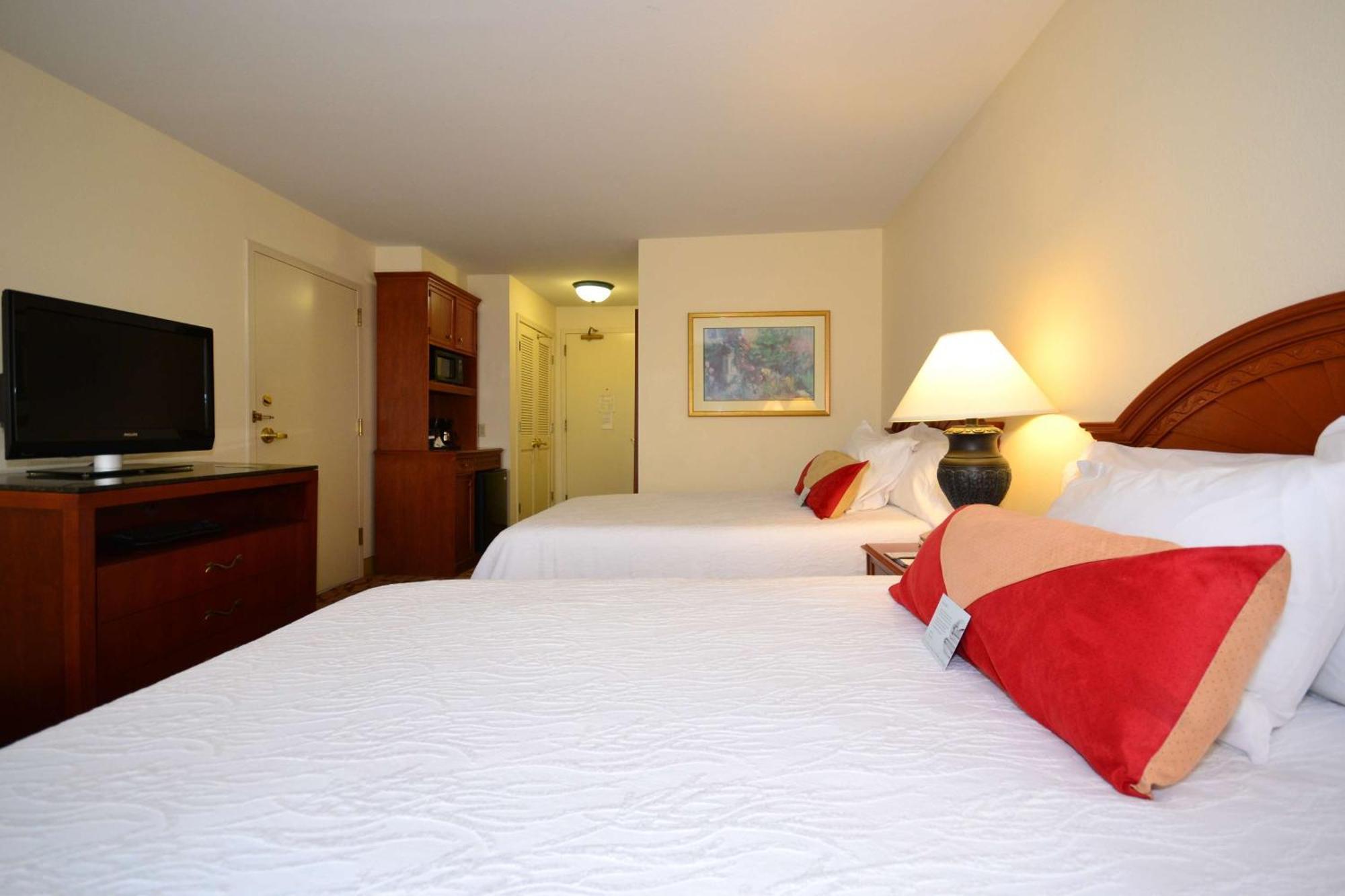 Hilton Garden Inn Tulsa Airport Экстерьер фото
