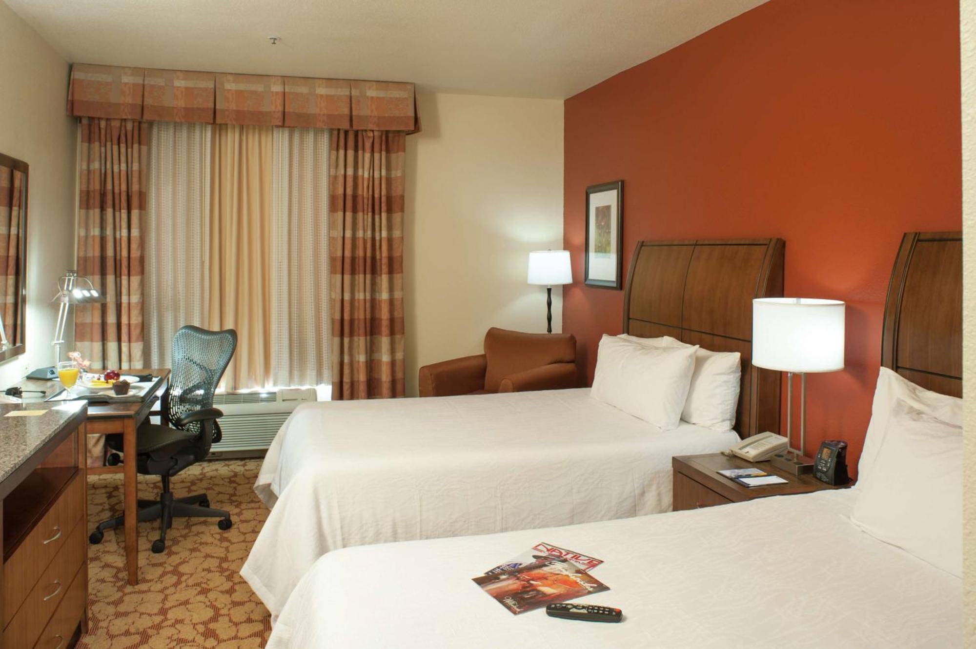 Hilton Garden Inn Tulsa Airport Экстерьер фото
