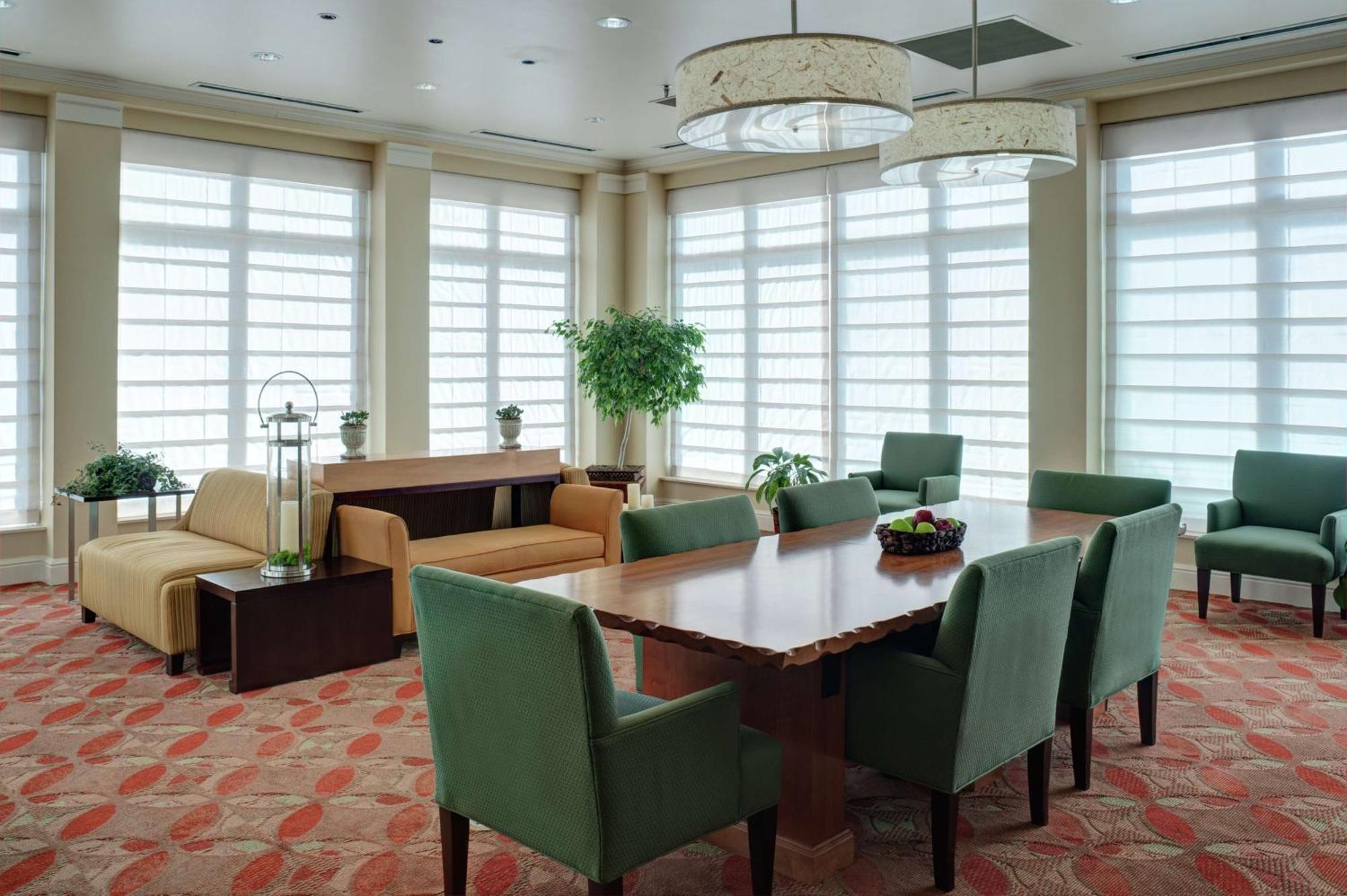 Hilton Garden Inn Tulsa Airport Экстерьер фото