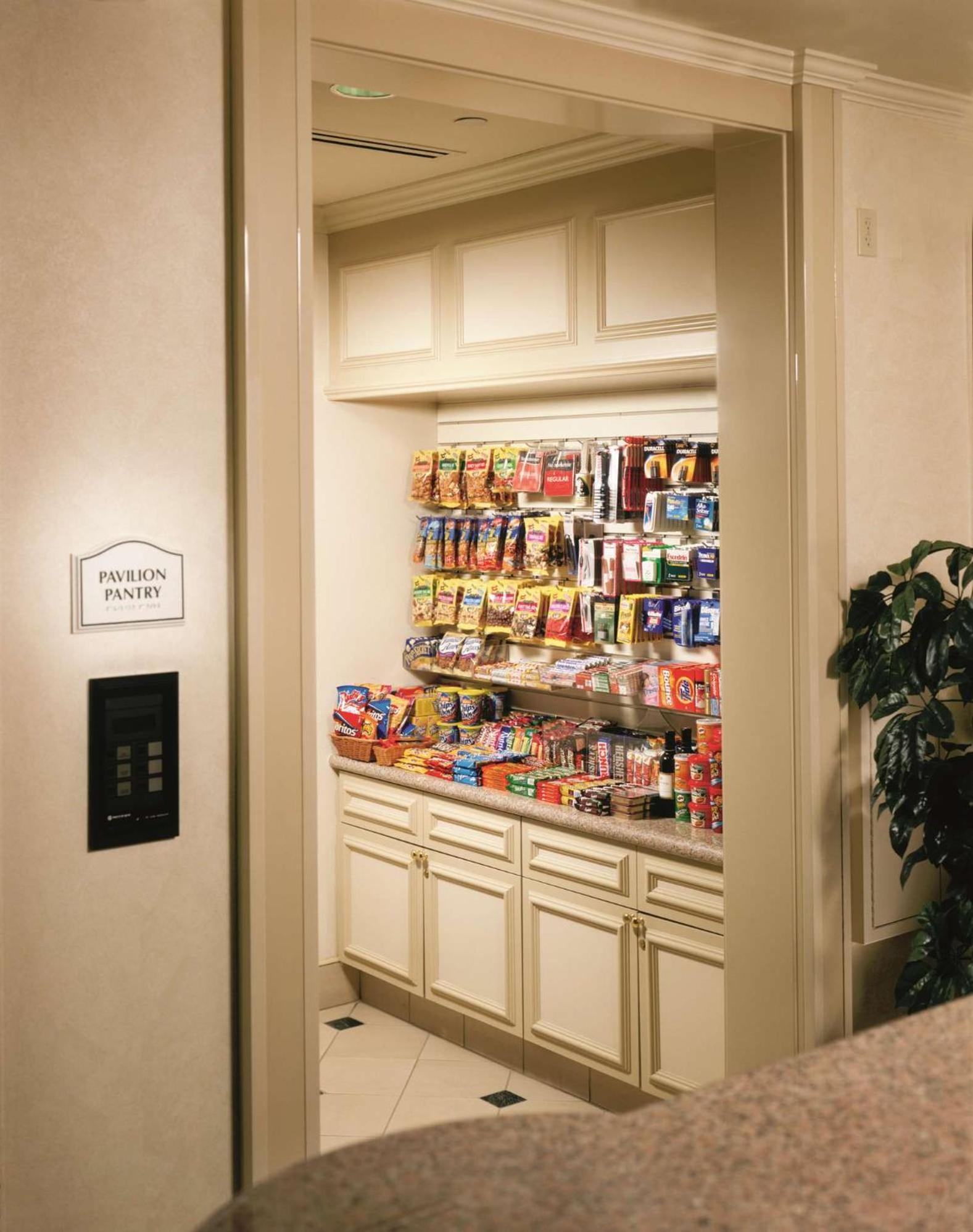Hilton Garden Inn Tulsa Airport Экстерьер фото