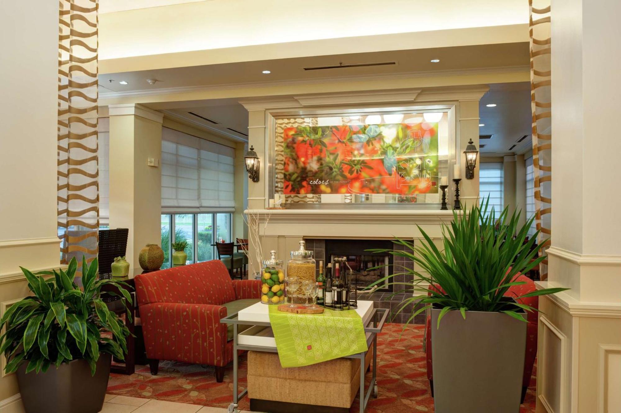 Hilton Garden Inn Tulsa Airport Экстерьер фото
