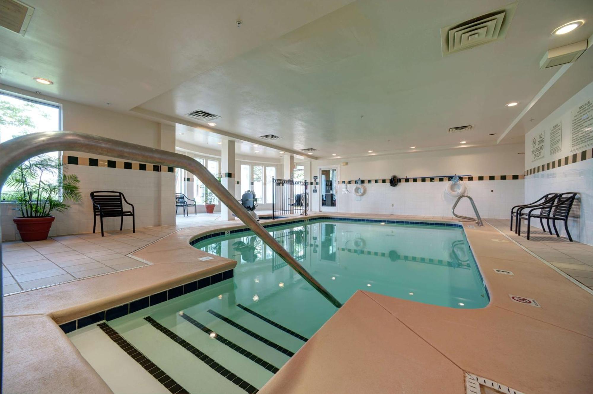 Hilton Garden Inn Tulsa Airport Экстерьер фото