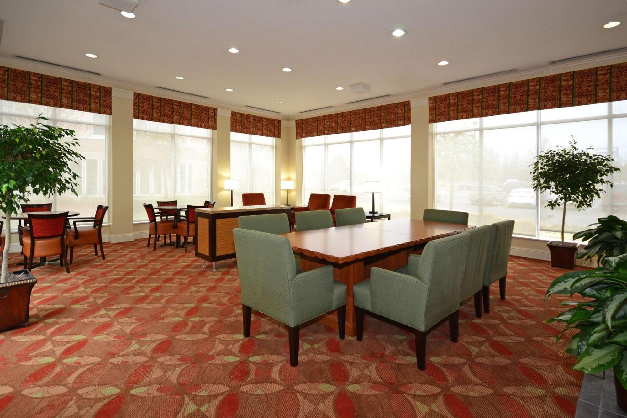 Hilton Garden Inn Tulsa Airport Экстерьер фото