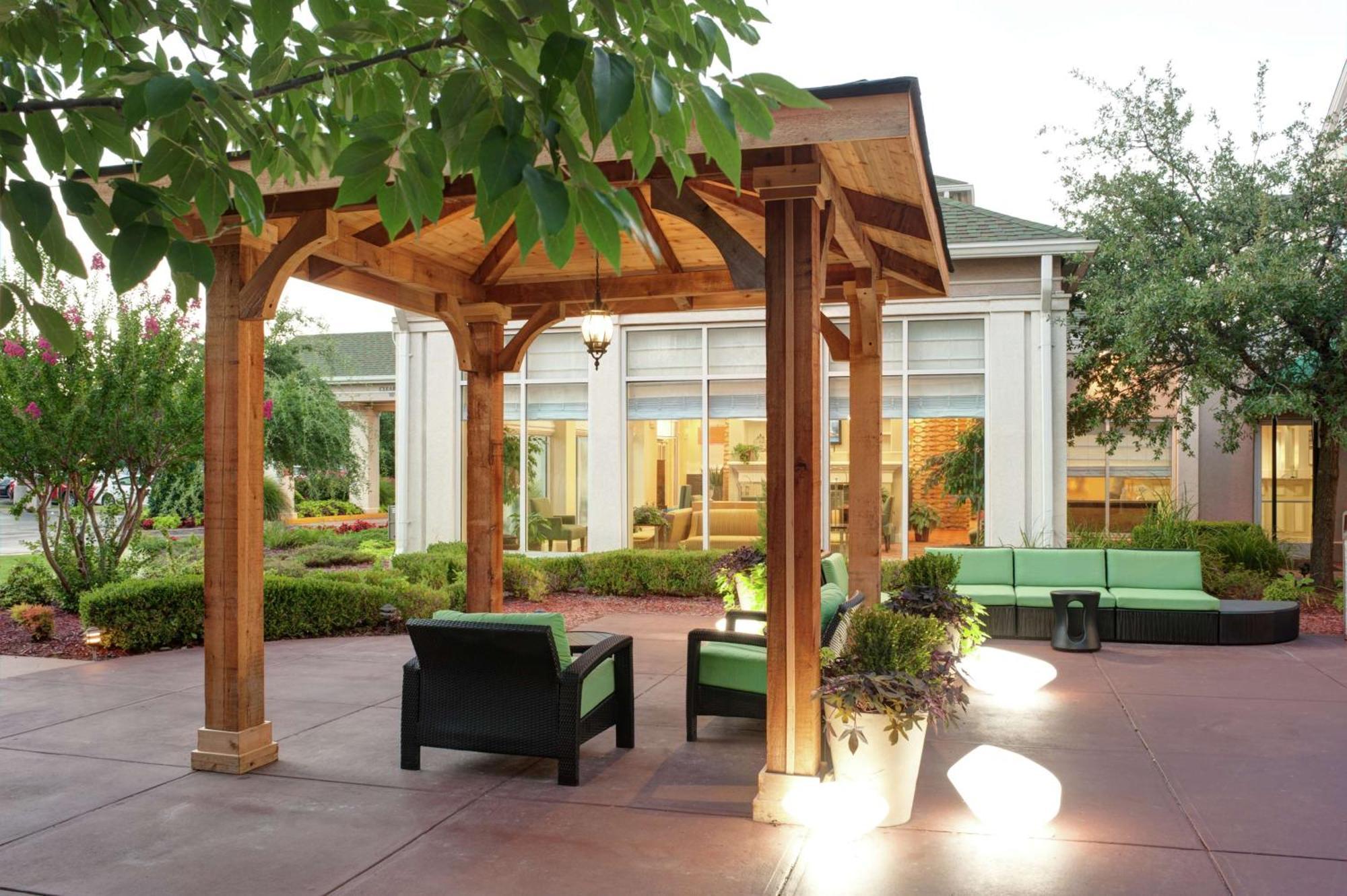 Hilton Garden Inn Tulsa Airport Экстерьер фото