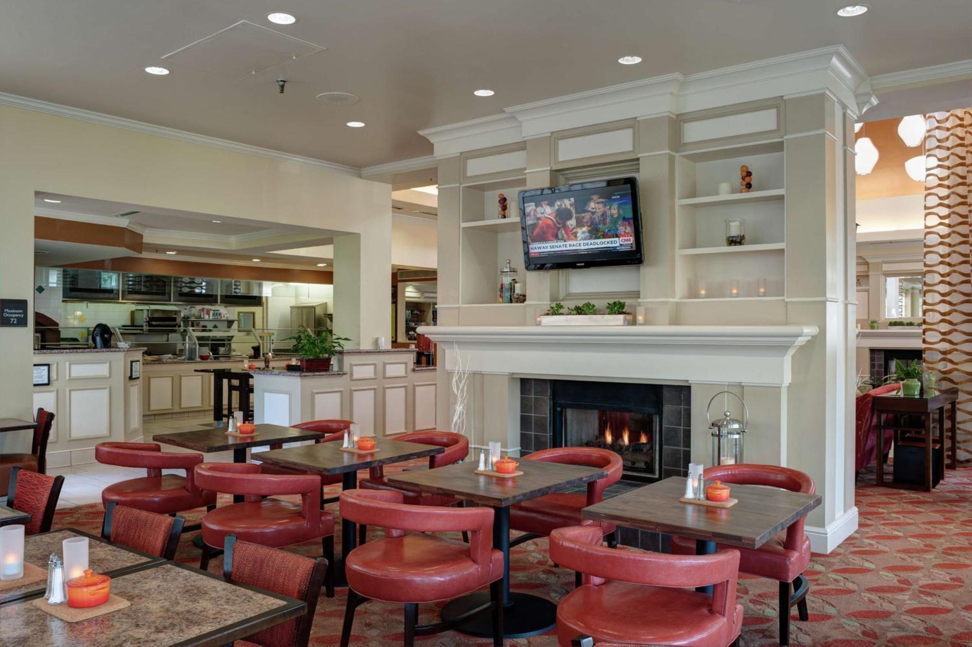 Hilton Garden Inn Tulsa Airport Экстерьер фото