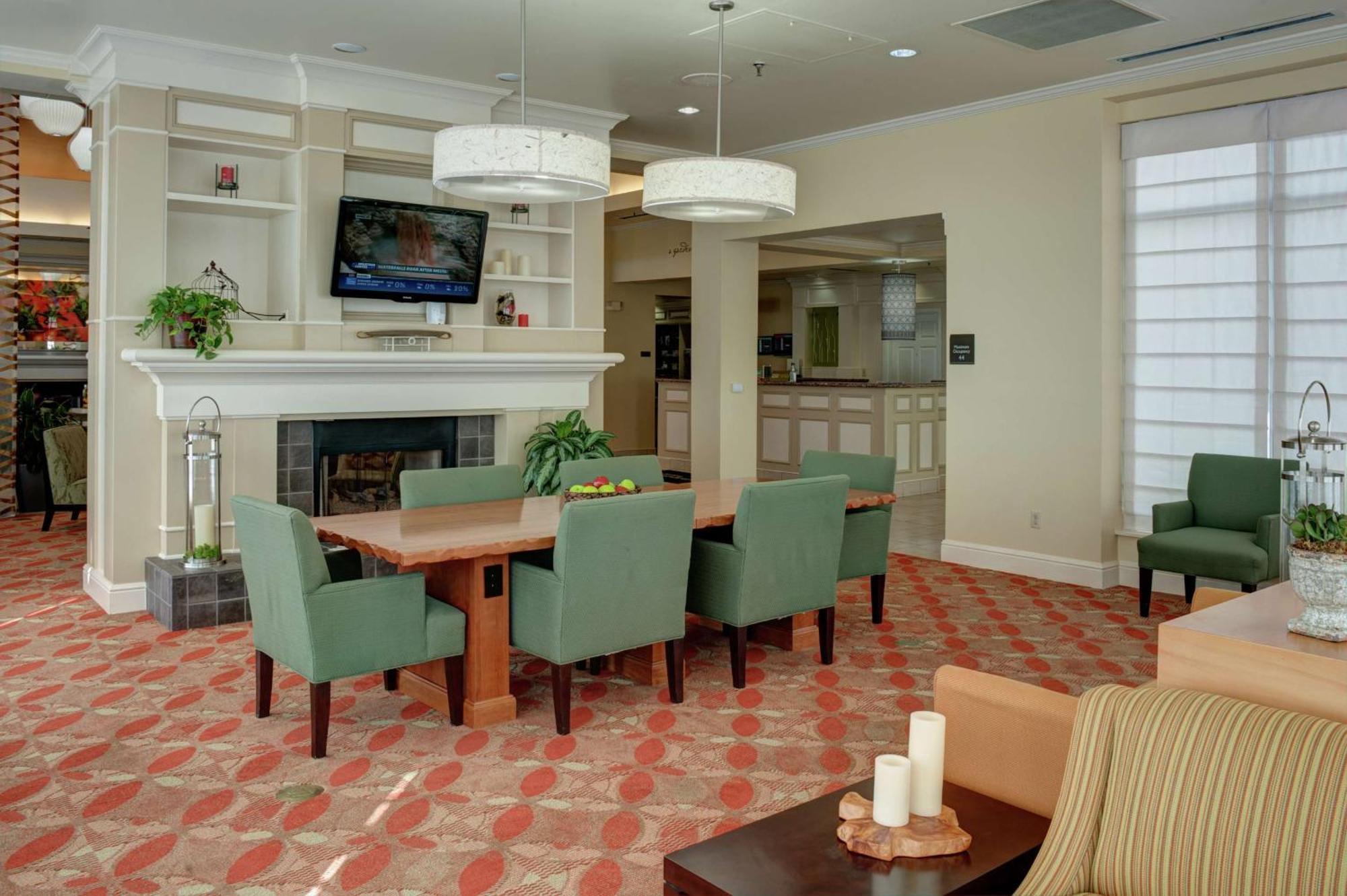Hilton Garden Inn Tulsa Airport Экстерьер фото