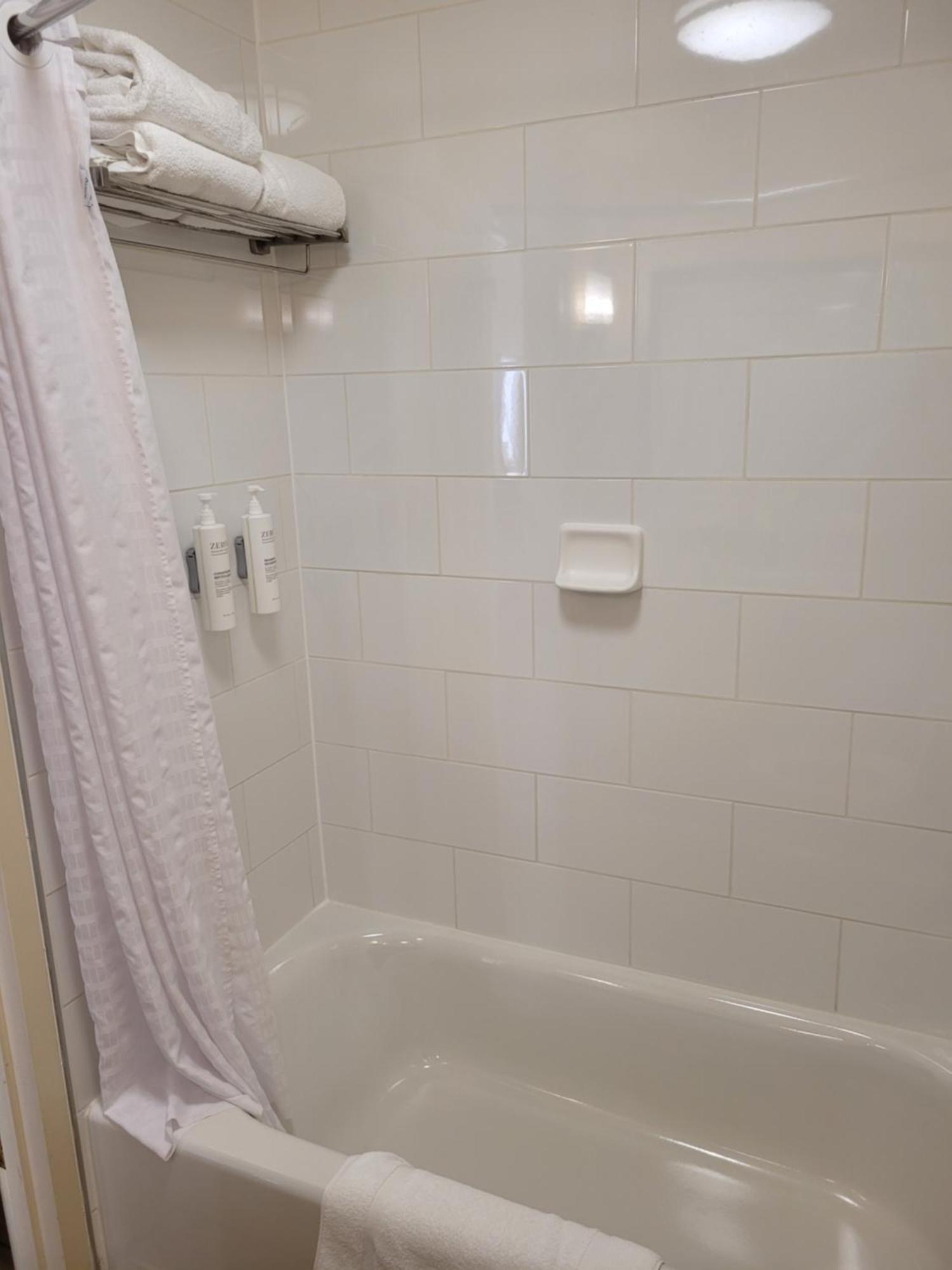 Hilton Garden Inn Tulsa Airport Экстерьер фото