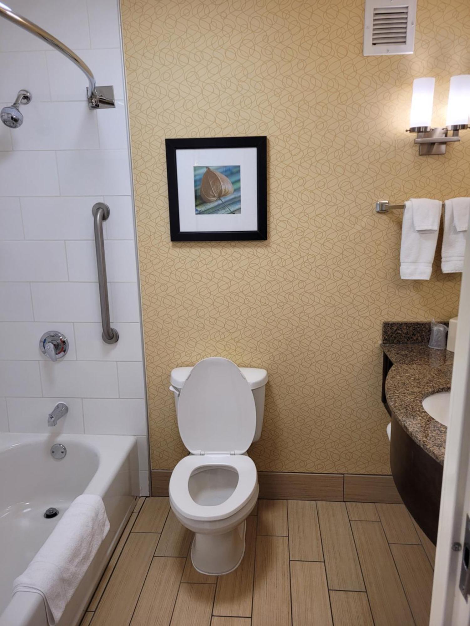Hilton Garden Inn Tulsa Airport Экстерьер фото