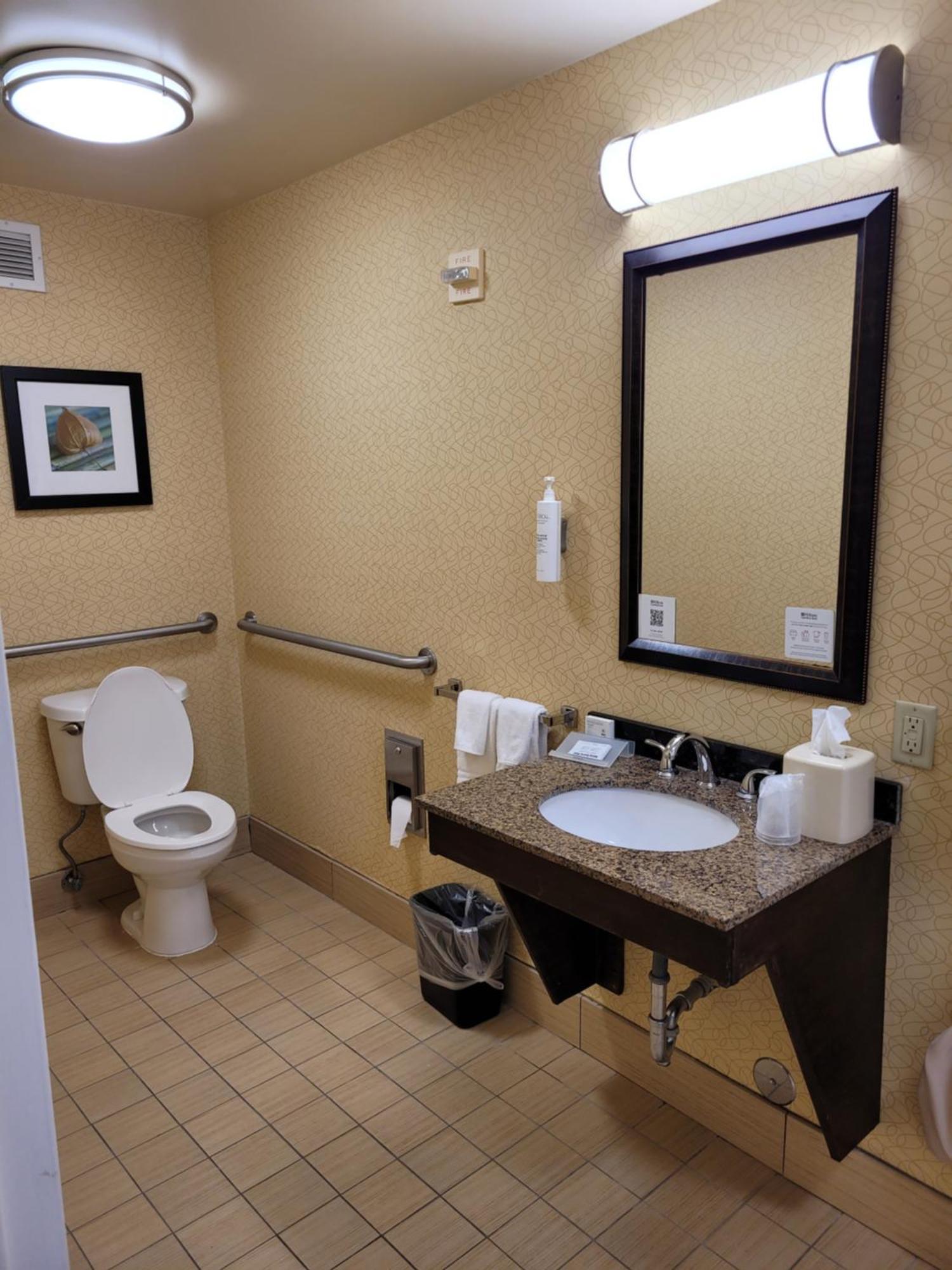 Hilton Garden Inn Tulsa Airport Экстерьер фото