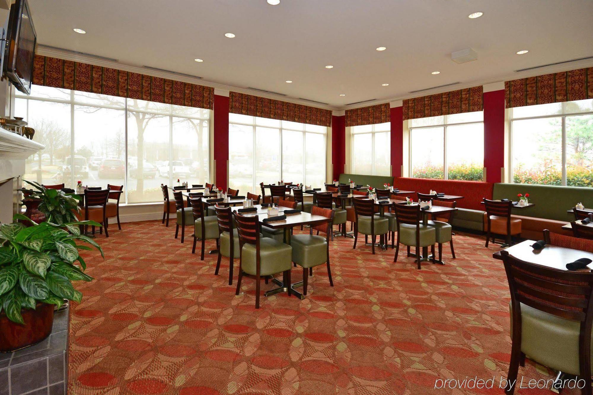 Hilton Garden Inn Tulsa Airport Экстерьер фото