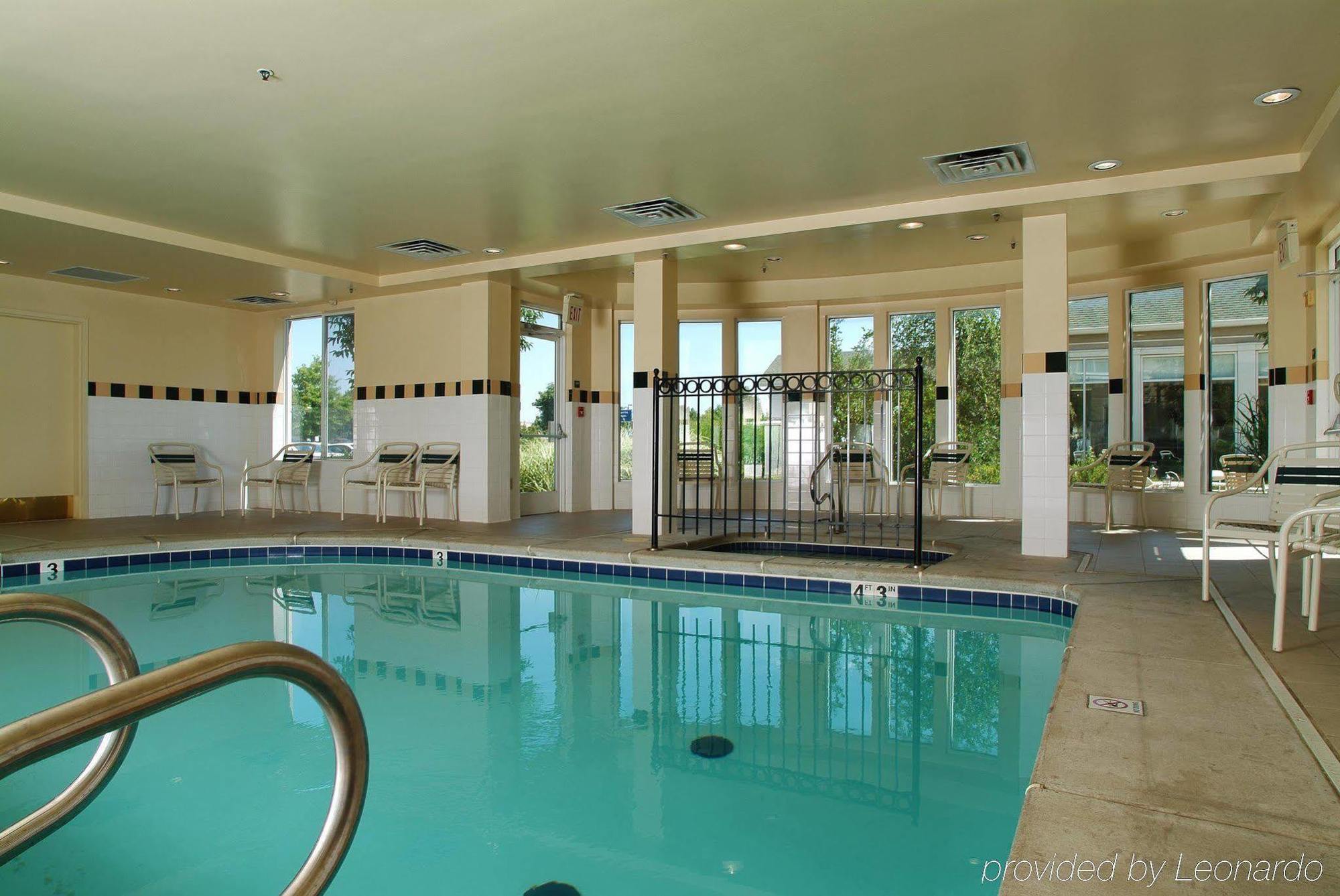 Hilton Garden Inn Tulsa Airport Экстерьер фото