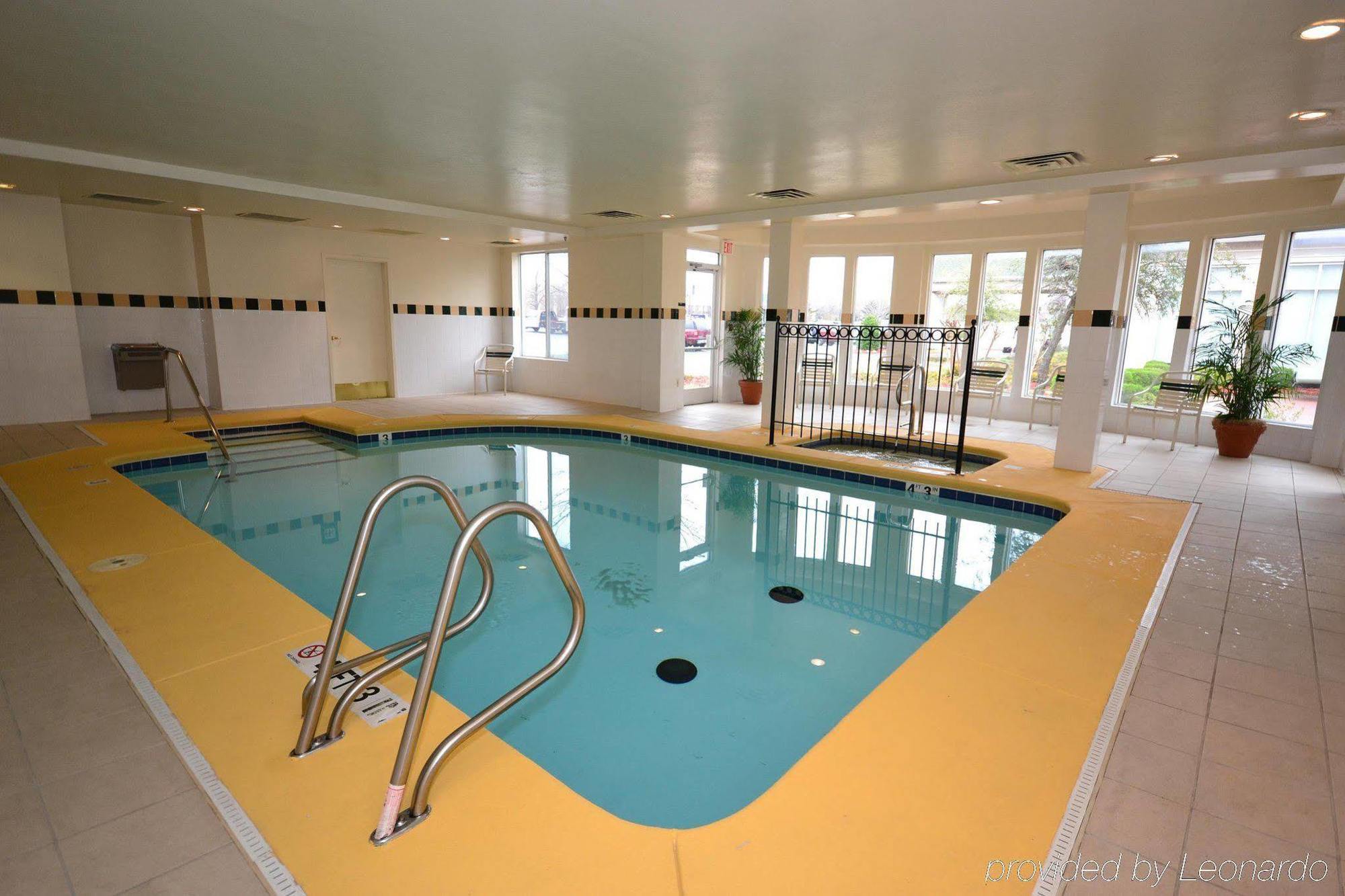 Hilton Garden Inn Tulsa Airport Экстерьер фото