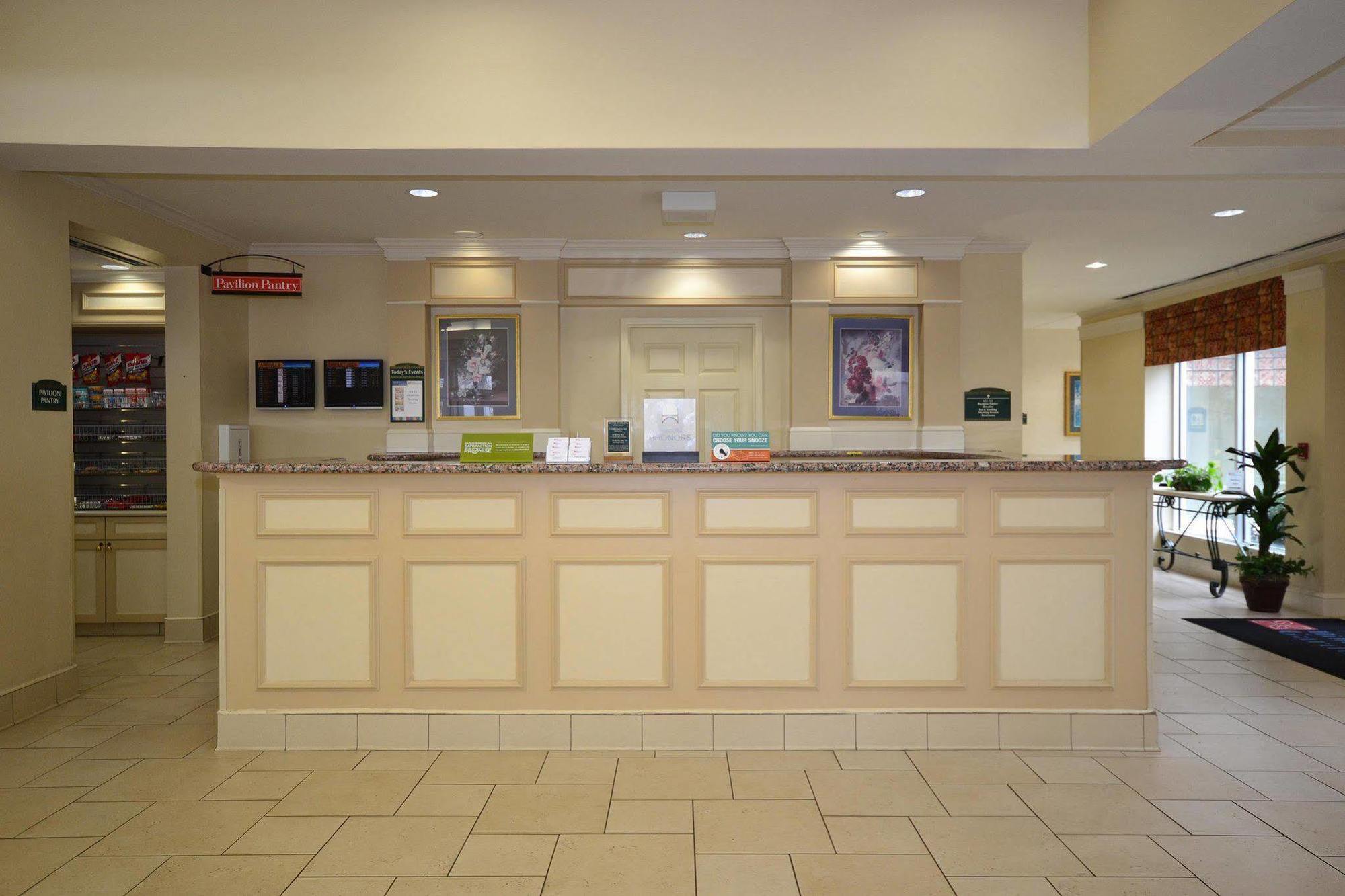 Hilton Garden Inn Tulsa Airport Экстерьер фото